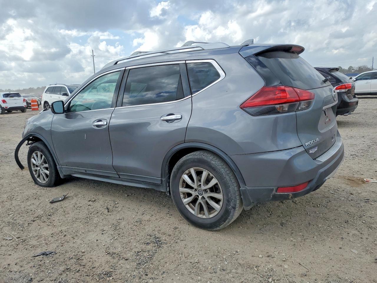 2019 Nissan Rogue - Image 2