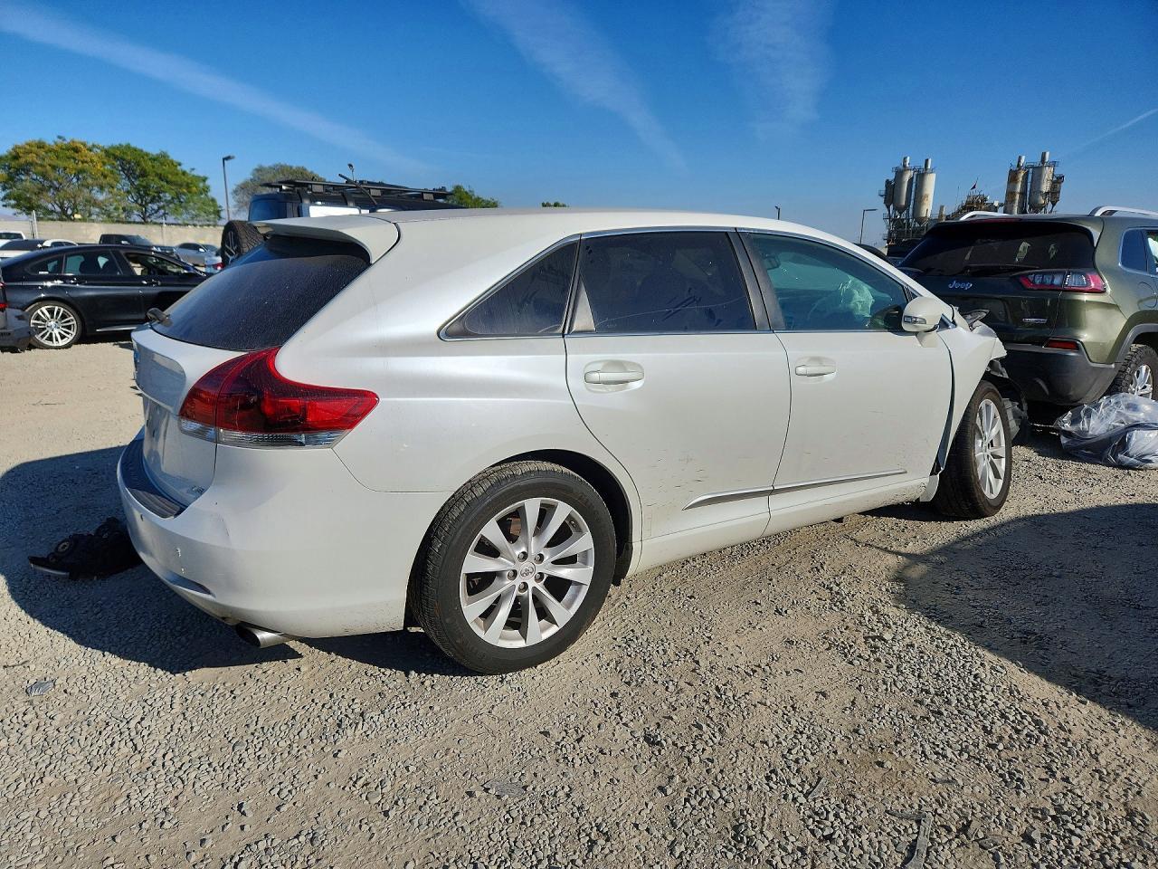 2013 Toyota Venza Le - Image 3