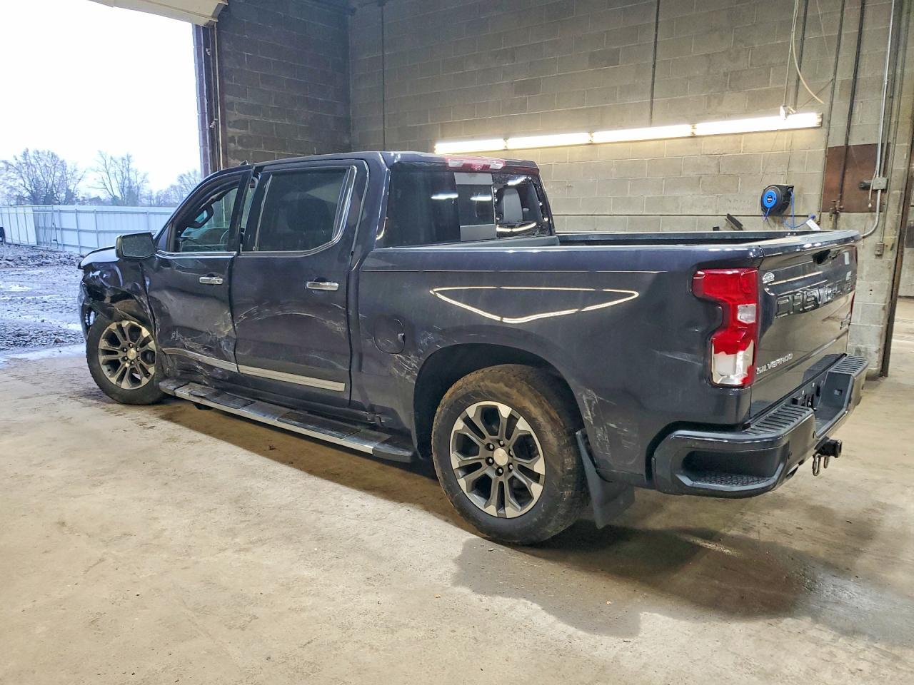 2022 Chevrolet Silverado K1500 High Country - Image 2