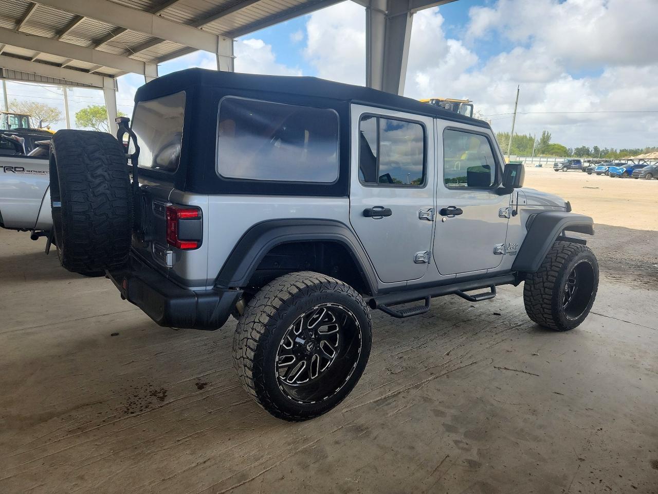 2021 Jeep Wrangler Unlimited Sport - Фото 3