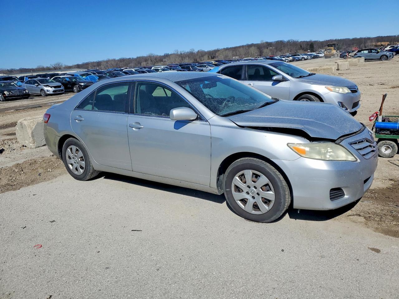2010 Toyota Camry Le - Фото 4
