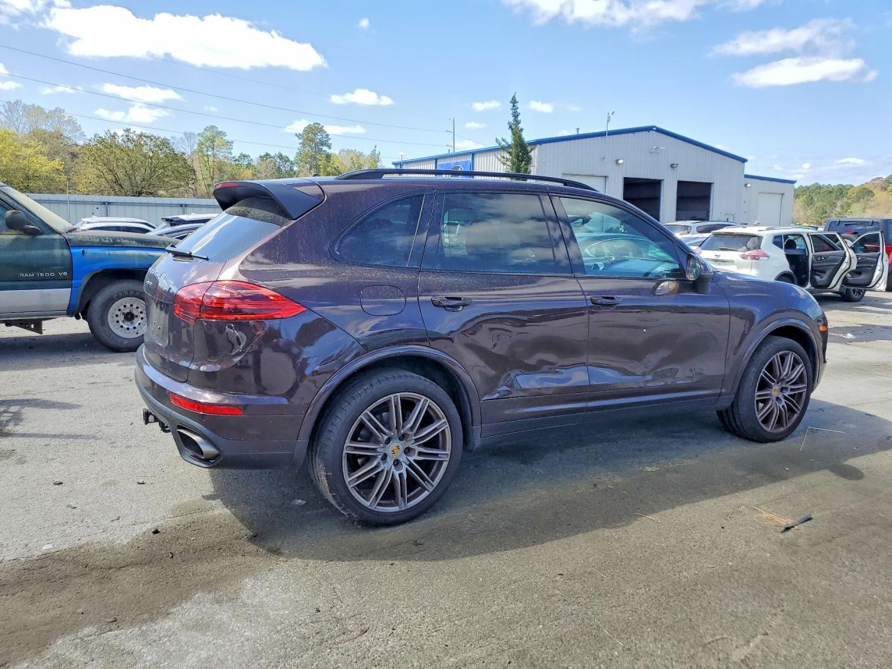 2017 Porsche Cayenne - Image 3