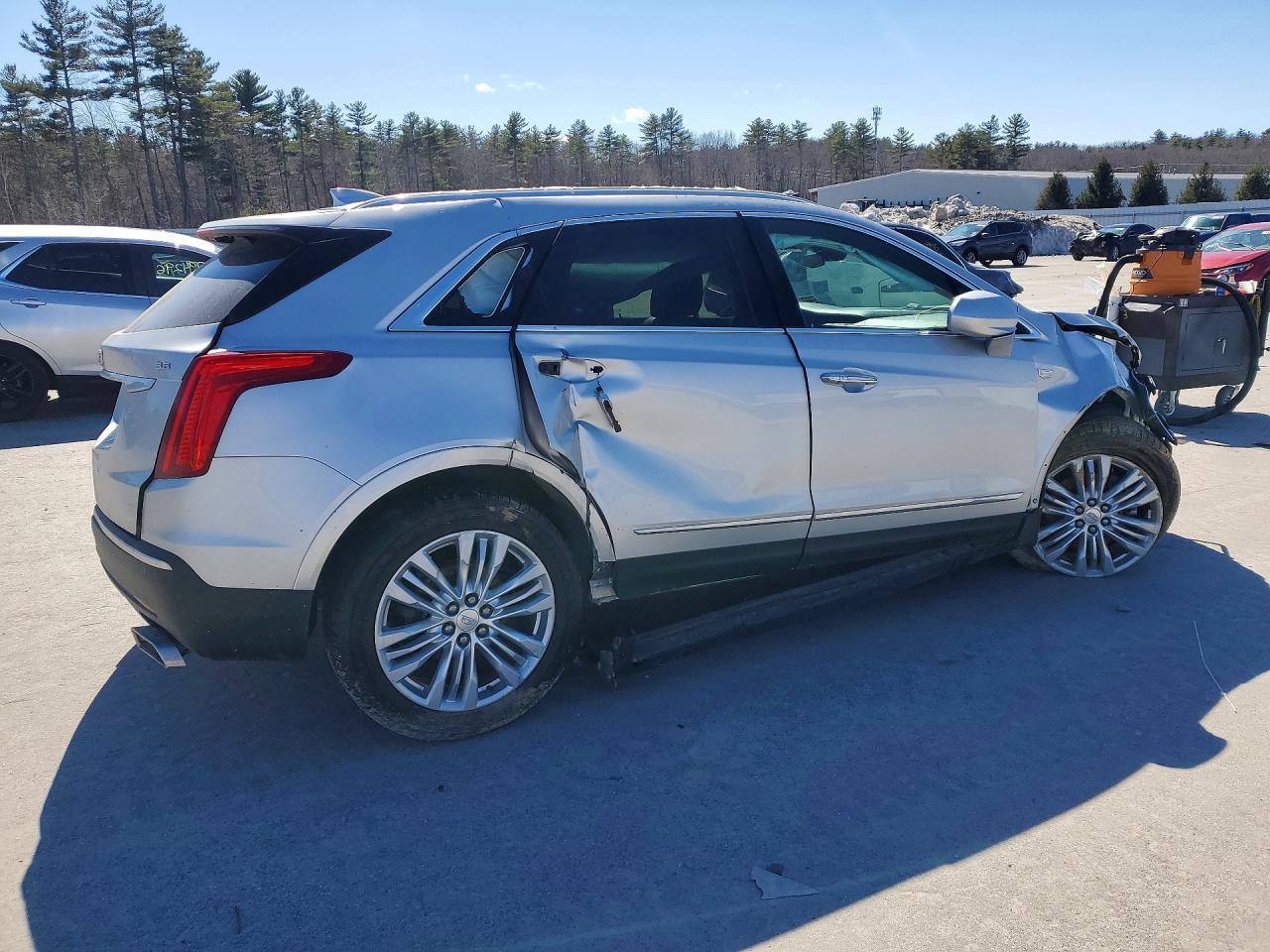 2019 Cadillac Xt5 Premium Luxury - Image 3