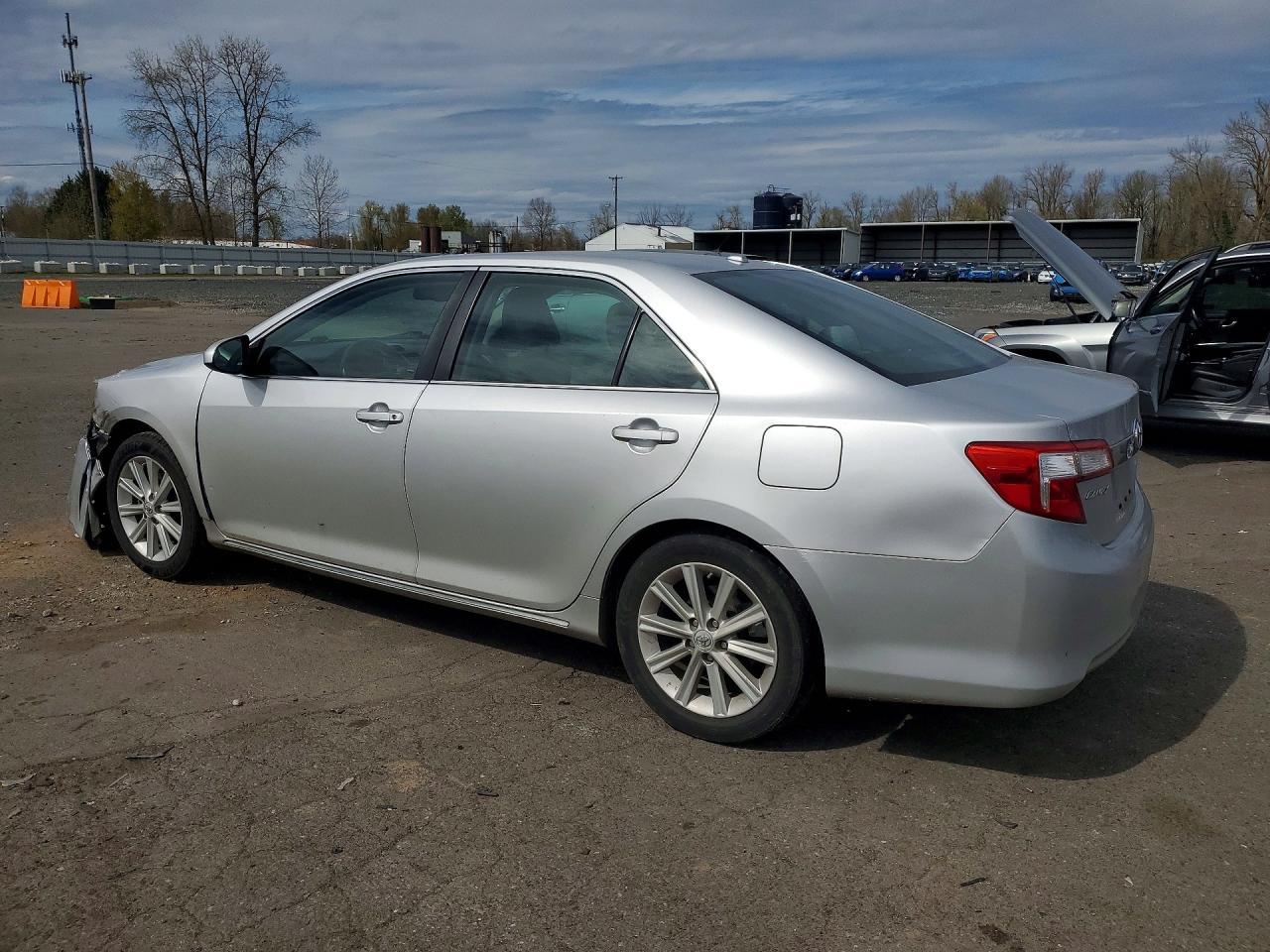2012 Toyota Camry Hybrid Xle - Фото 2