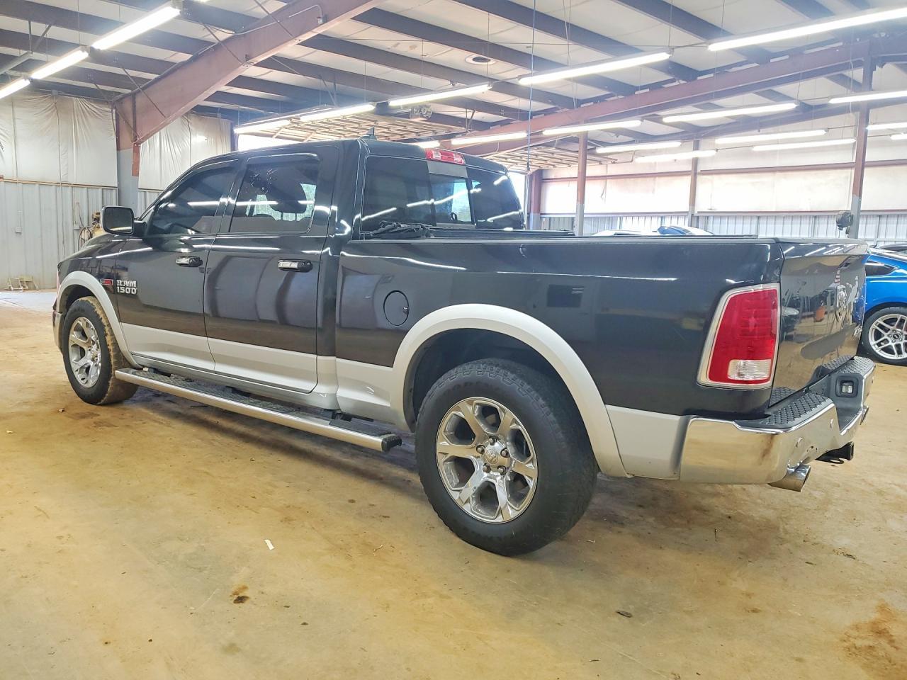 2016 Ram 1500 Laramie 3.0L V6 Tdsl Crew Cab - Фото 2