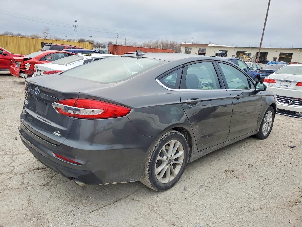 2020 Ford Fusion Se - Image 3