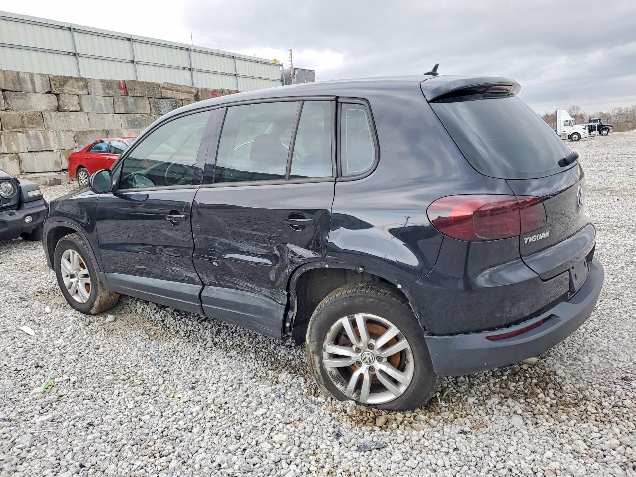 2014 Volkswagen Tiguan S - Image 2