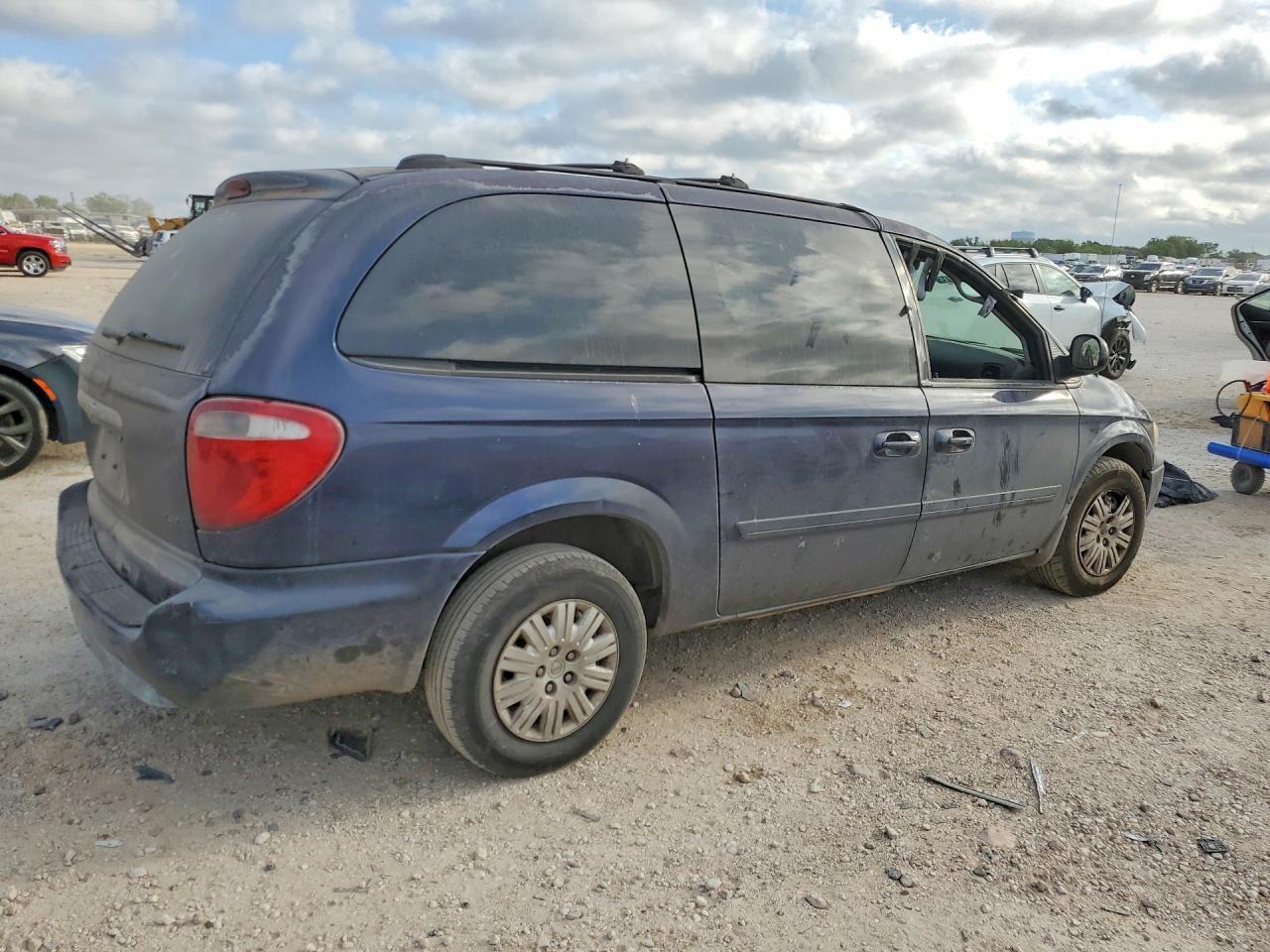 2005 Chrysler Town & Country Lx - Фото 3