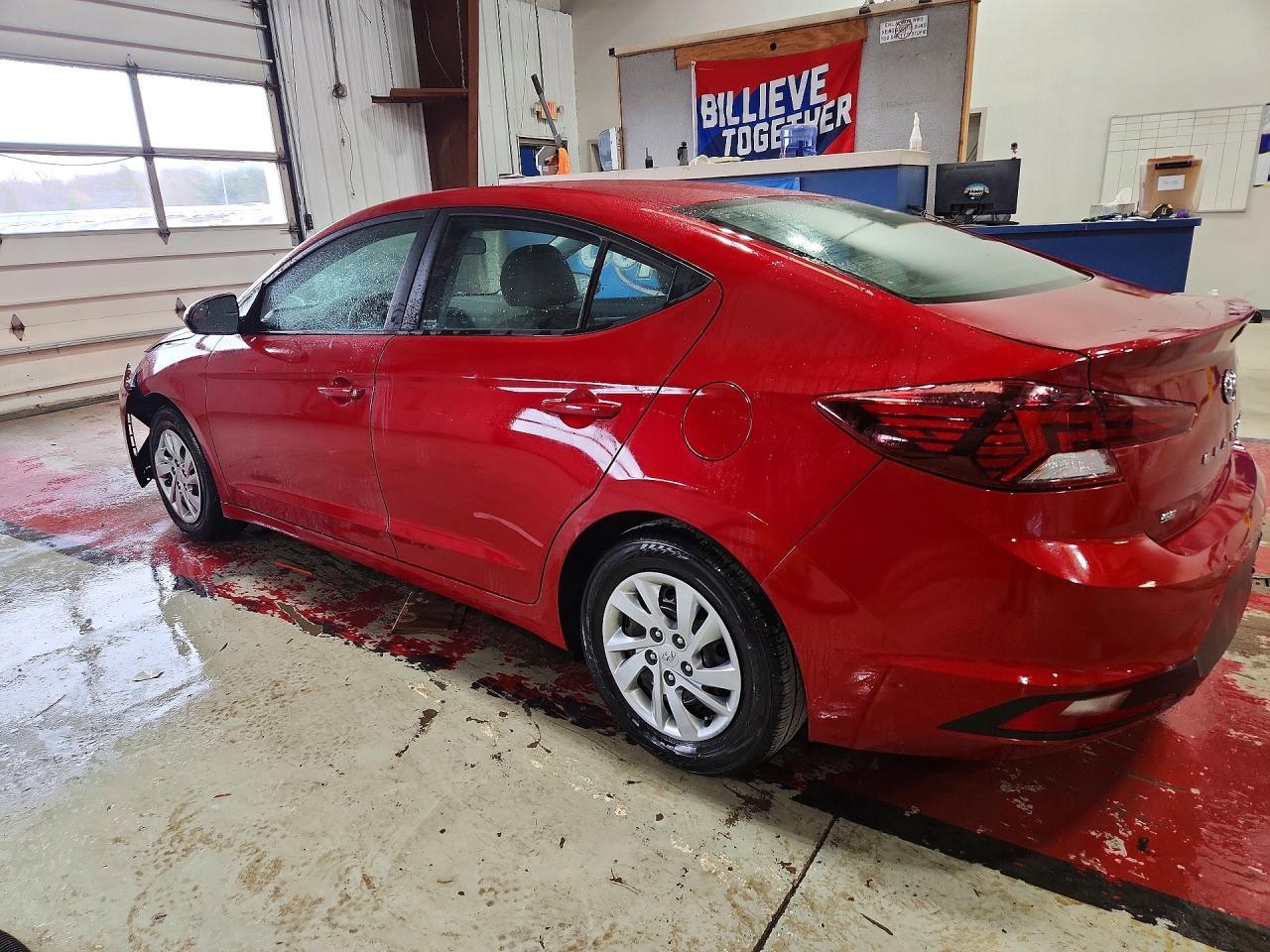 2019 Hyundai Elantra Se - Image 2
