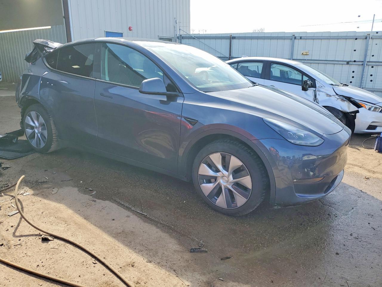 2023 Tesla Model Y - Фото 4