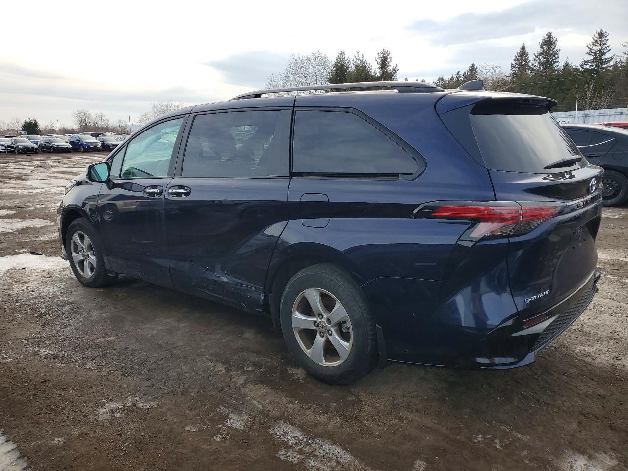 2025 Toyota Sienna Le - Фото 2