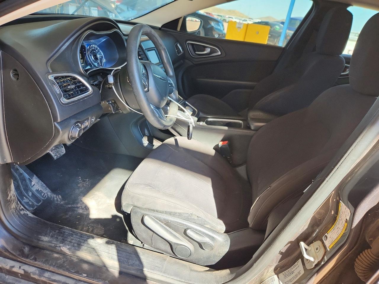 2015 Chrysler 200 Limited - Image 7