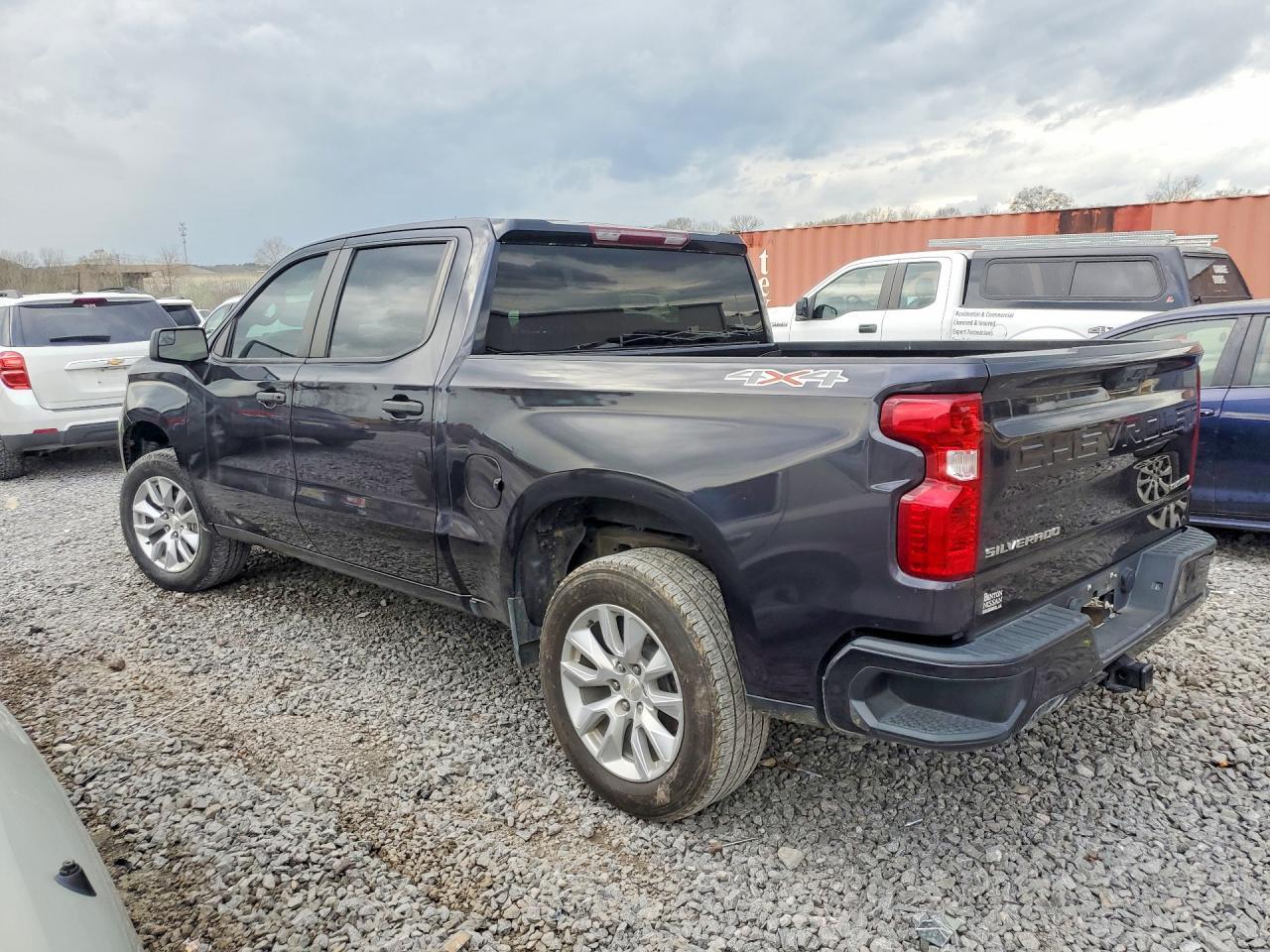 2022 Chevrolet Silverado K1500 Custom - Фото 2