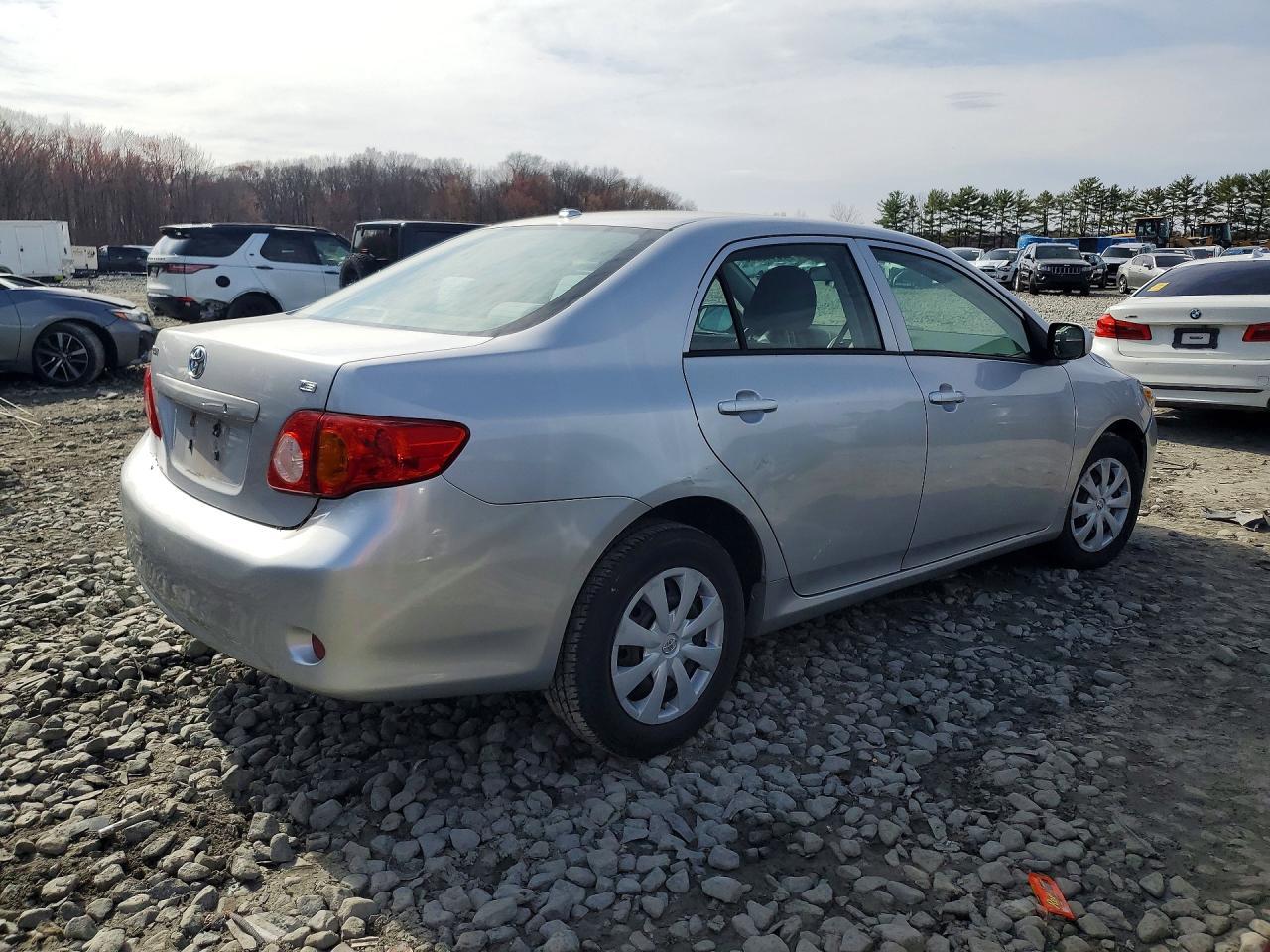 2010 Toyota Corolla Le - Фото 3