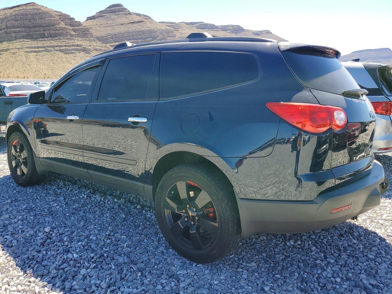 2011 Chevrolet Traverse Ls - Фото 2