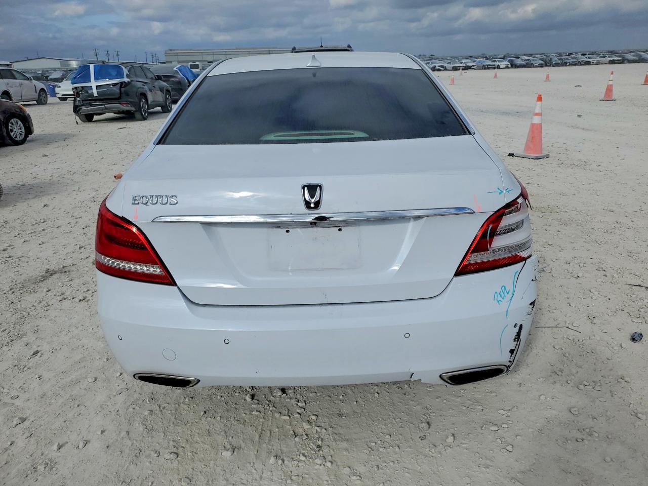 2015 Hyundai Equus Signature - Image 6