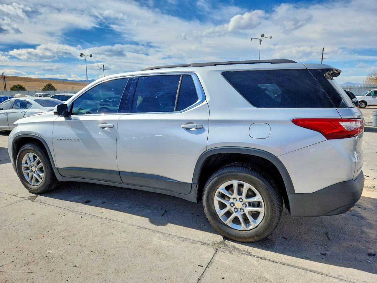 2020 Chevrolet Traverse Lt - Фото 2