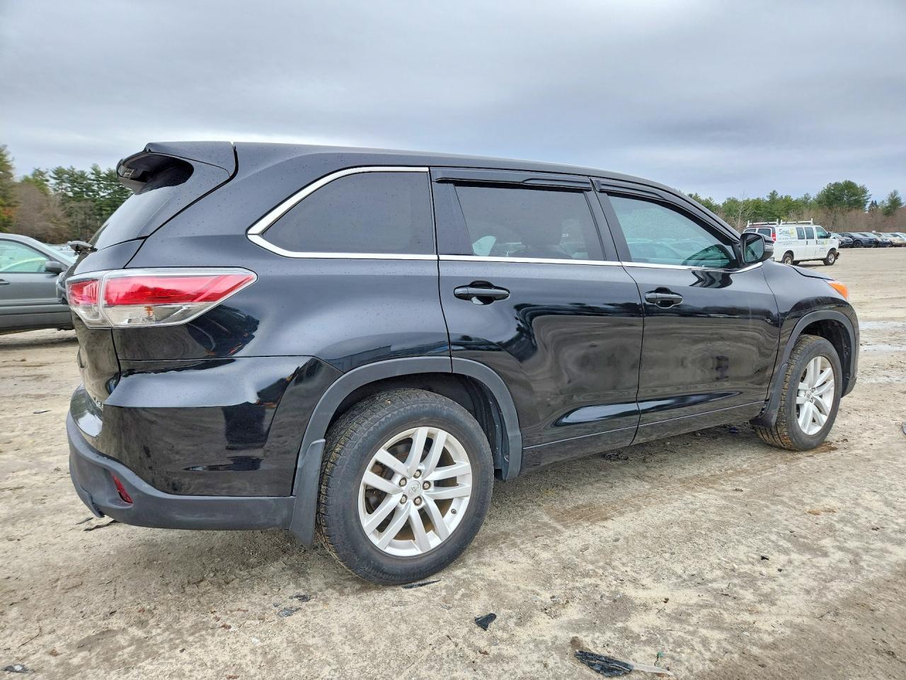 2014 Toyota Highlander Le - Image 3