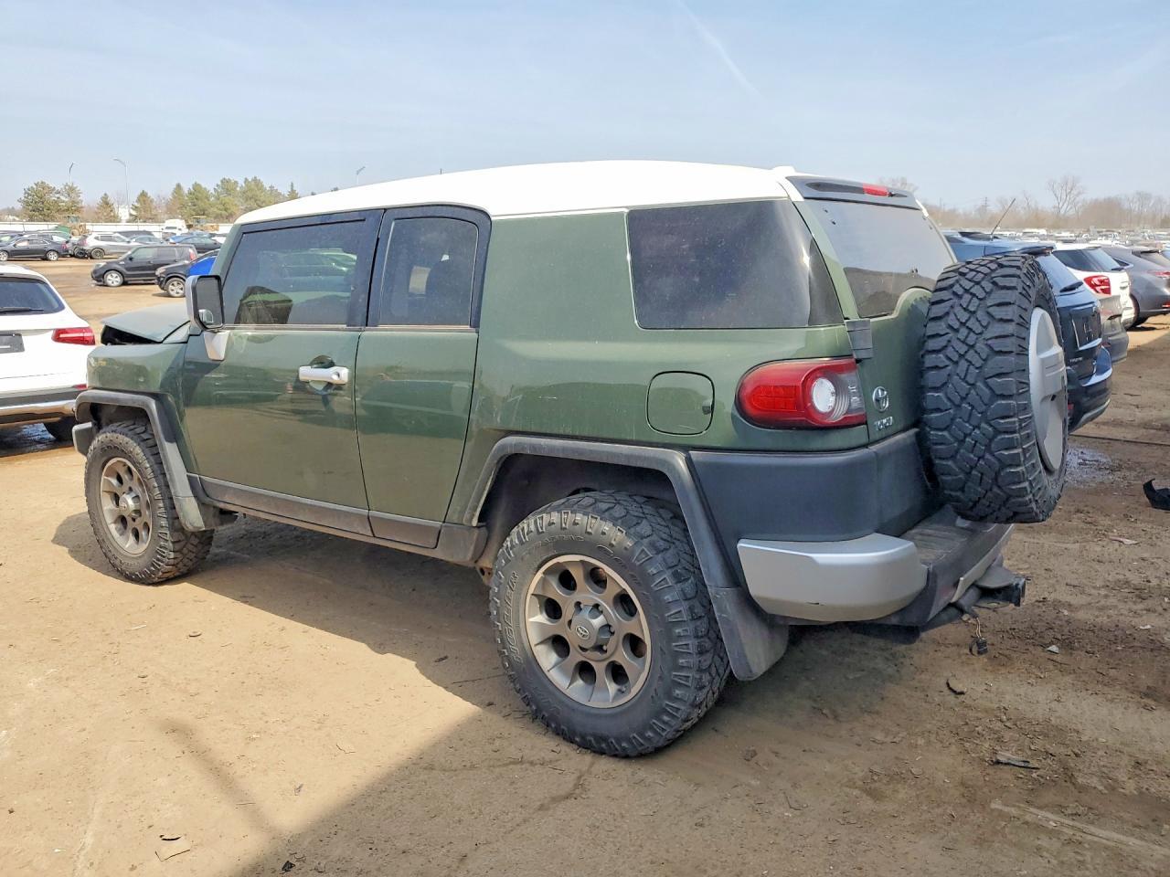 2013 Toyota Fj Cruiser Base - Image 2
