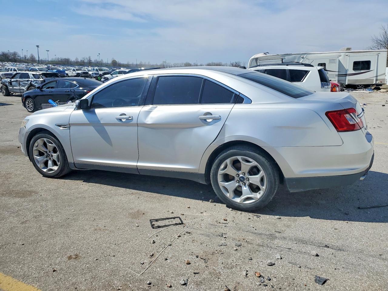 2010 Ford Taurus Sel - Image 2