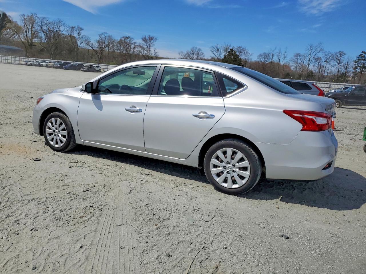 2019 Nissan Sentra S - Фото 2