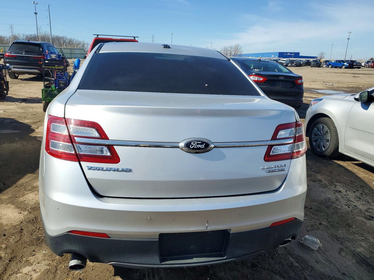 2017 Ford Taurus Limited - Image 6