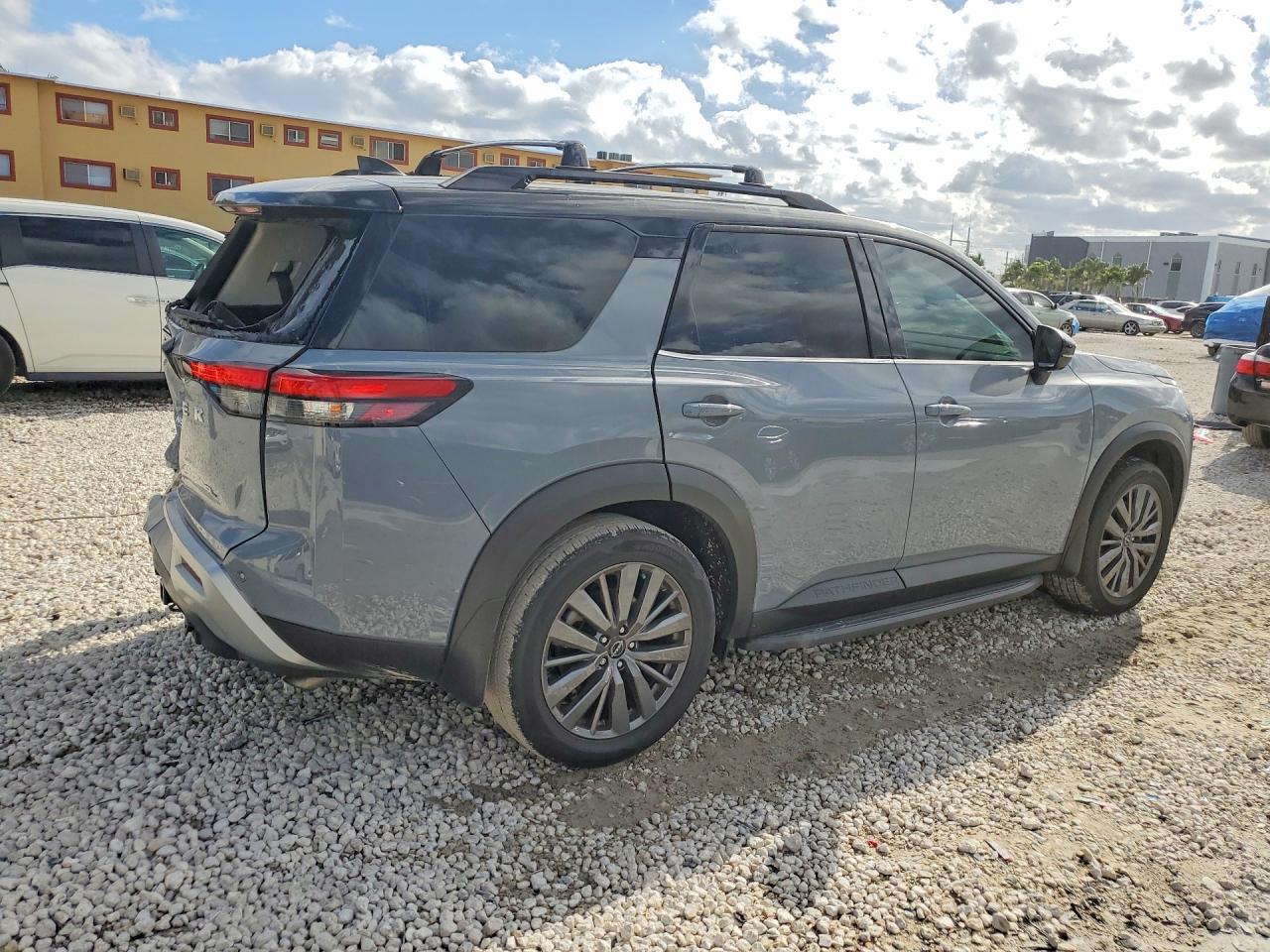 2025 Nissan Pathfinder Sl - Фото 3