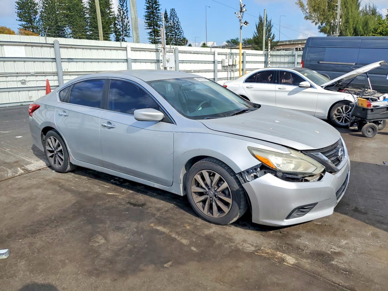 2017 Nissan Altima 2.5 Sv - Image 4