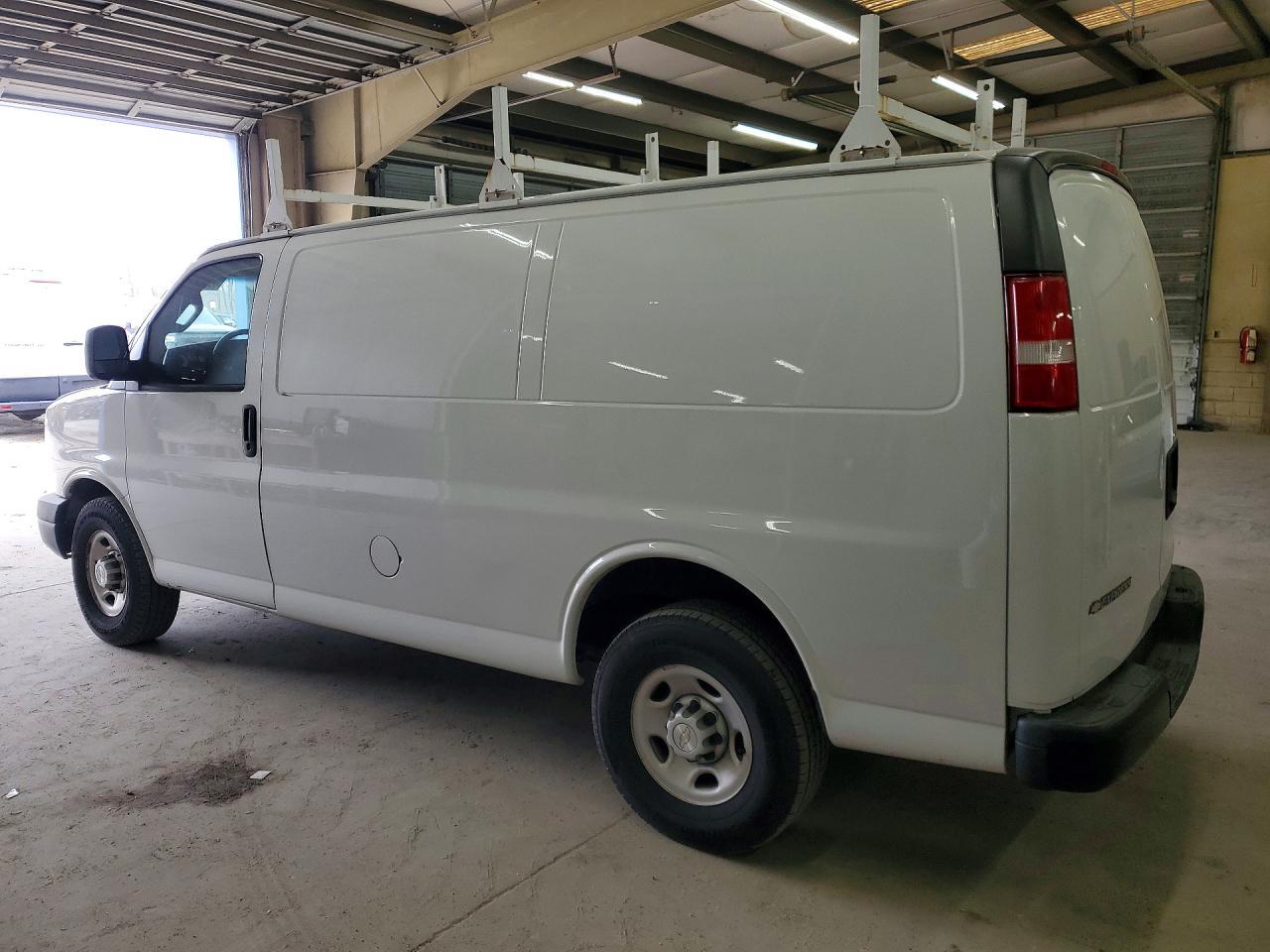 2021 Chevrolet Express G2500 - Фото 2