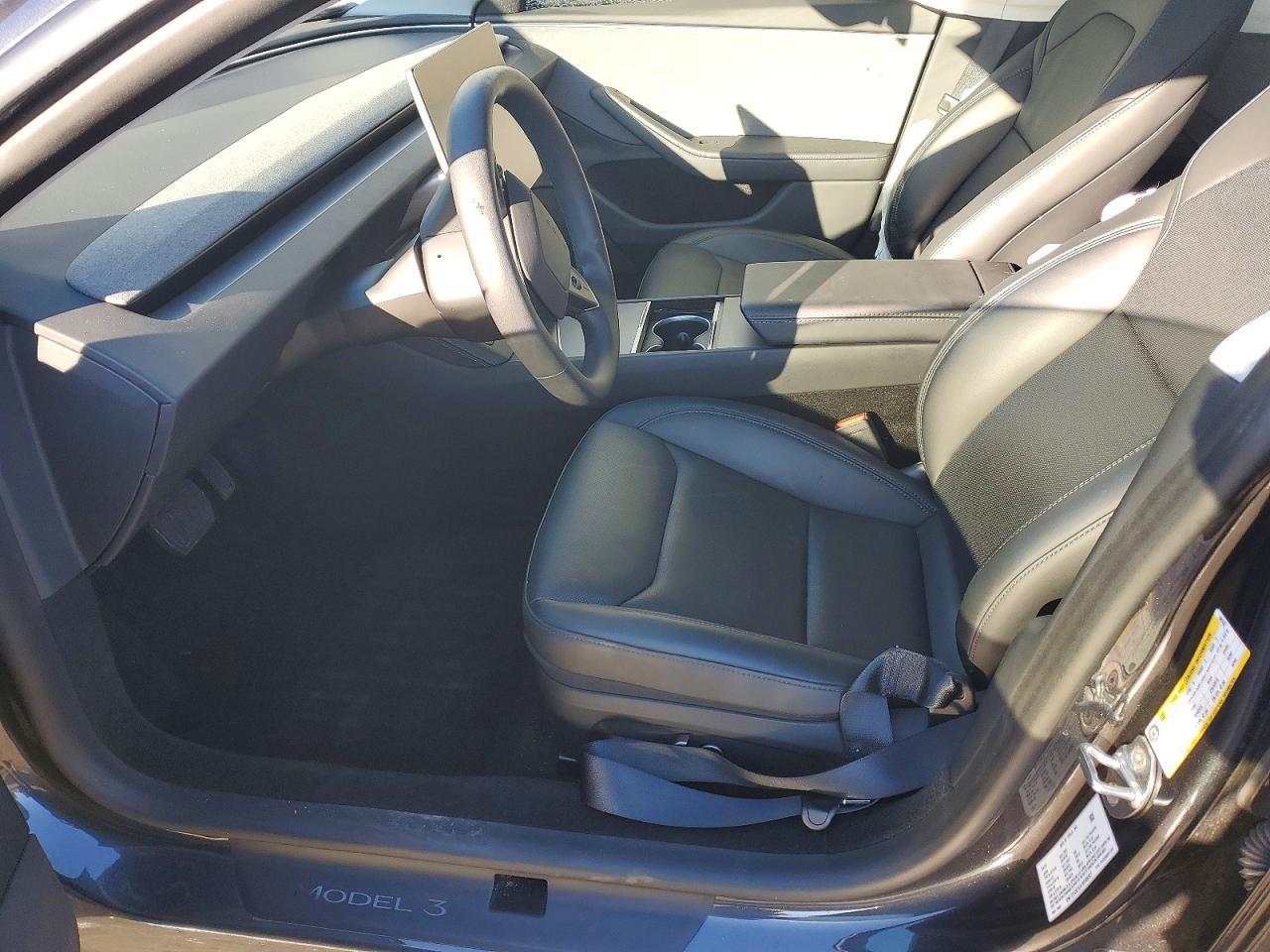 2025 Tesla Model 3 - Фото 7