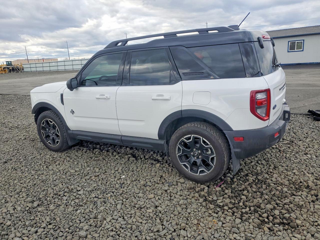 2025 Ford Bronco Sport Outer Banks - Image 2