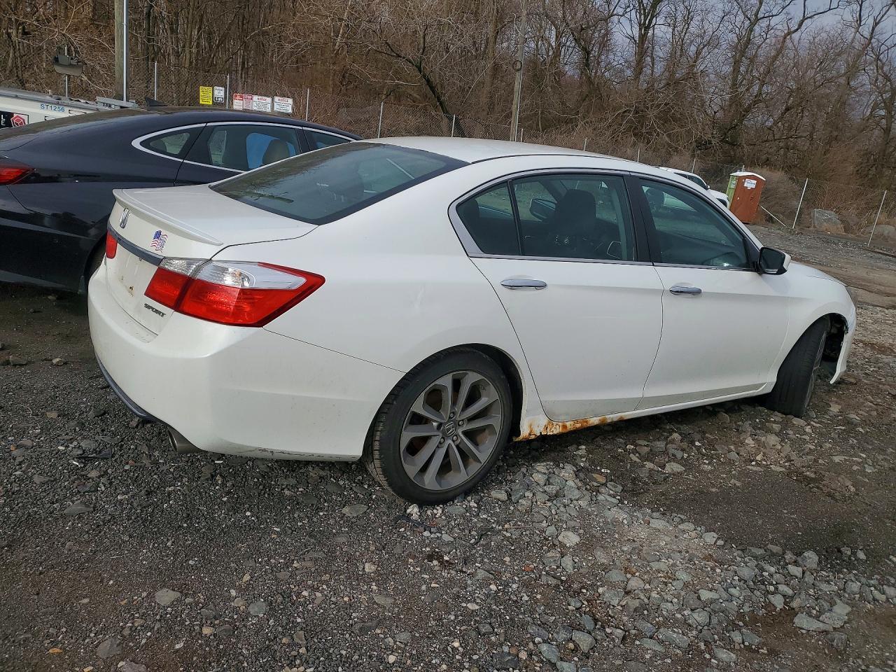 2013 Hond Accord - Image 3
