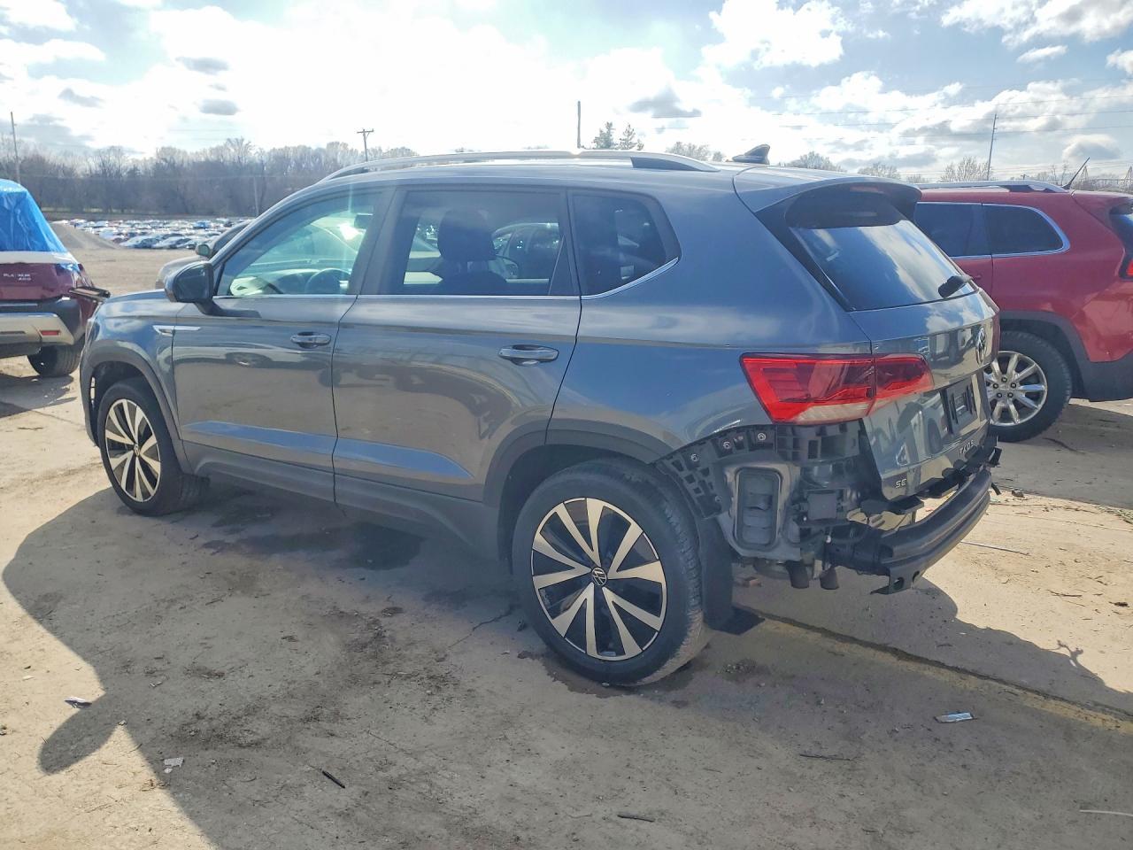 2022 Volkswagen Taos Se - Image 2