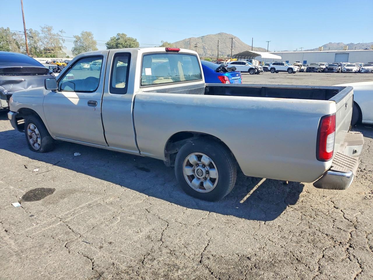 1998 Nissan Frontier Xe - Фото 2