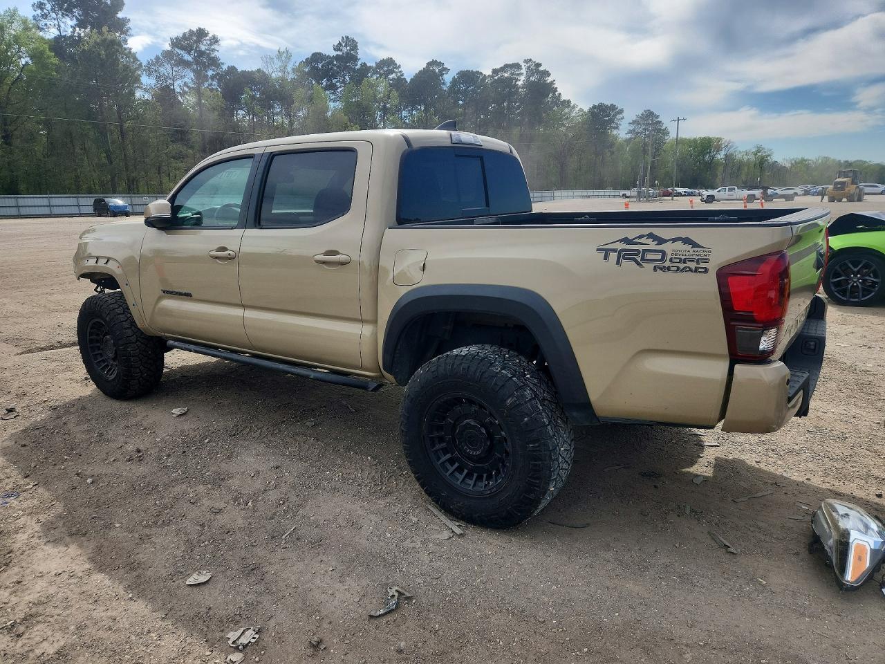 2018 Toyota Tacoma Sr V6 - Image 2