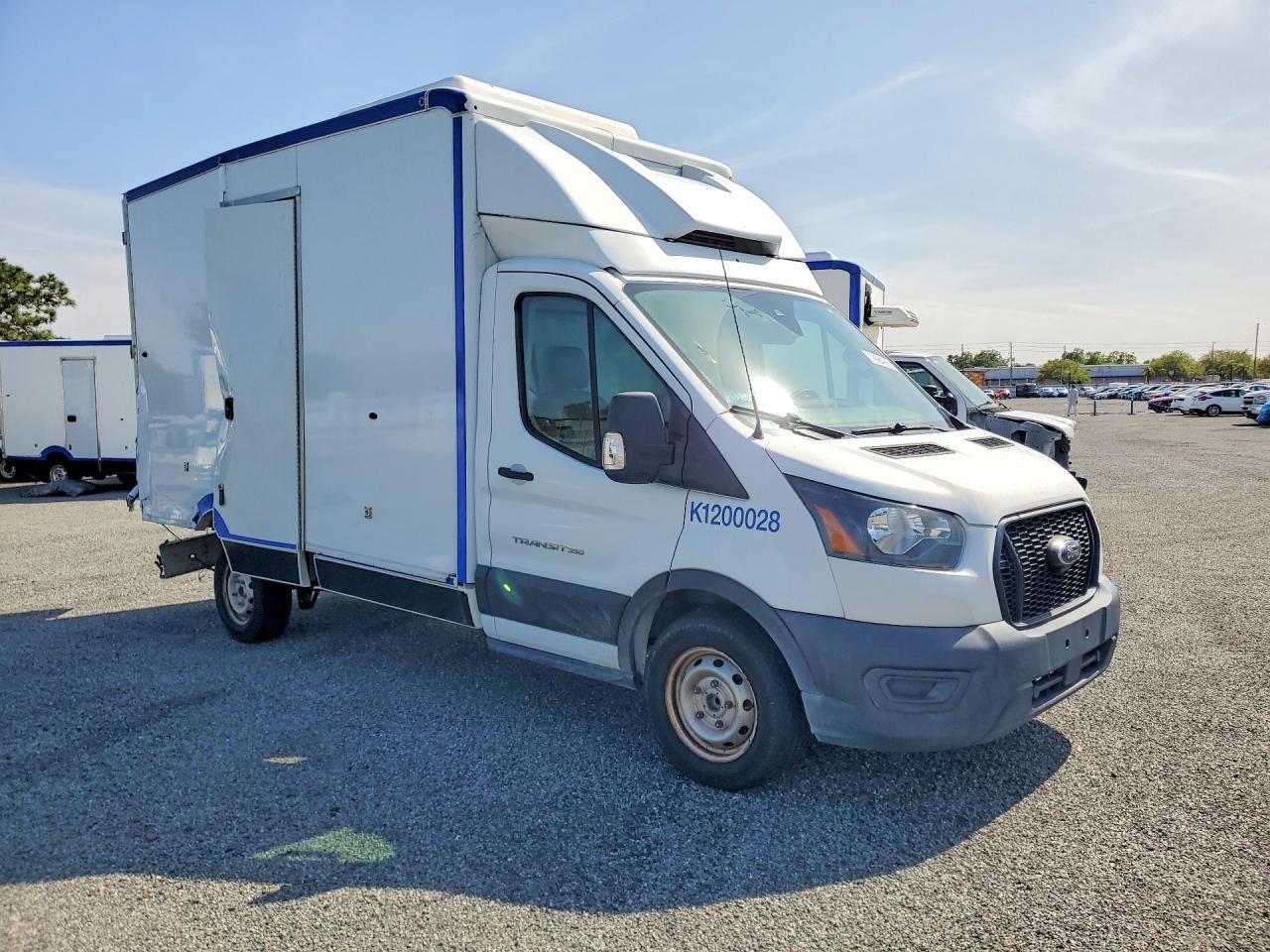 2020 Ford Transit Delivery Truck - Фото 4