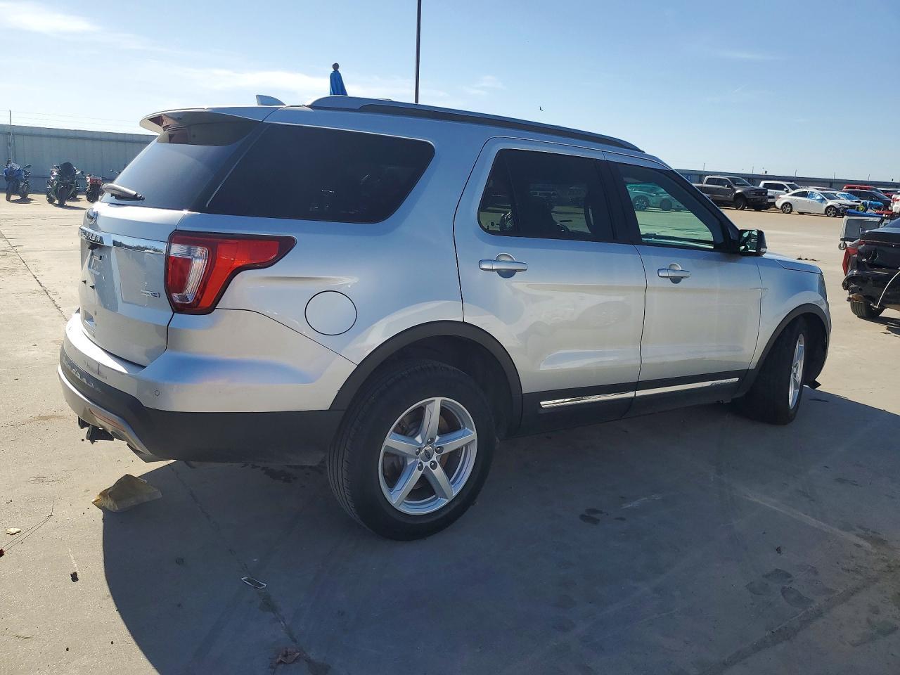 2016 Ford Explorer Xlt - Image 3