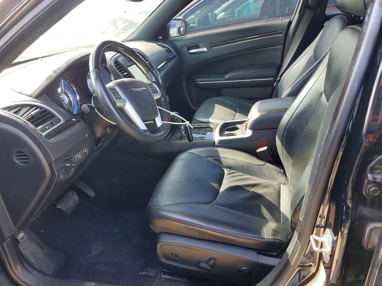 2014 Chrysler 300C - Image 7