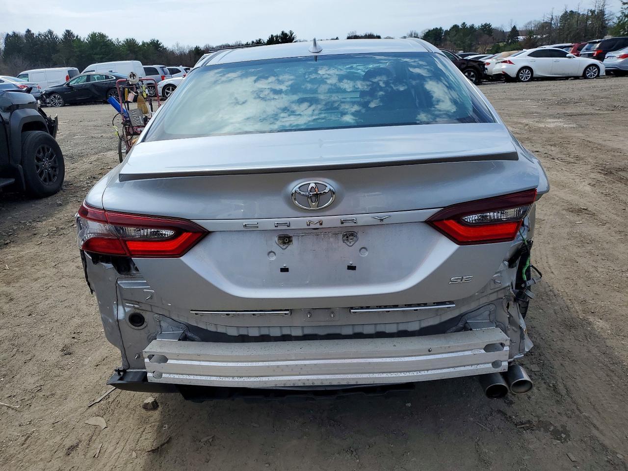 2022 Toyota Camry Se - Фото 6