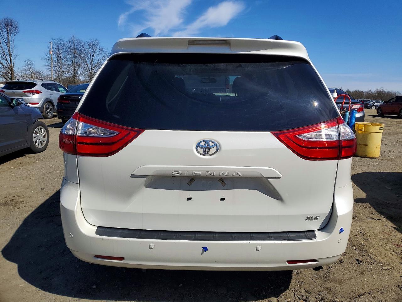2017 Toyota Sienna Xle Premium 8-Passenger - Фото 6