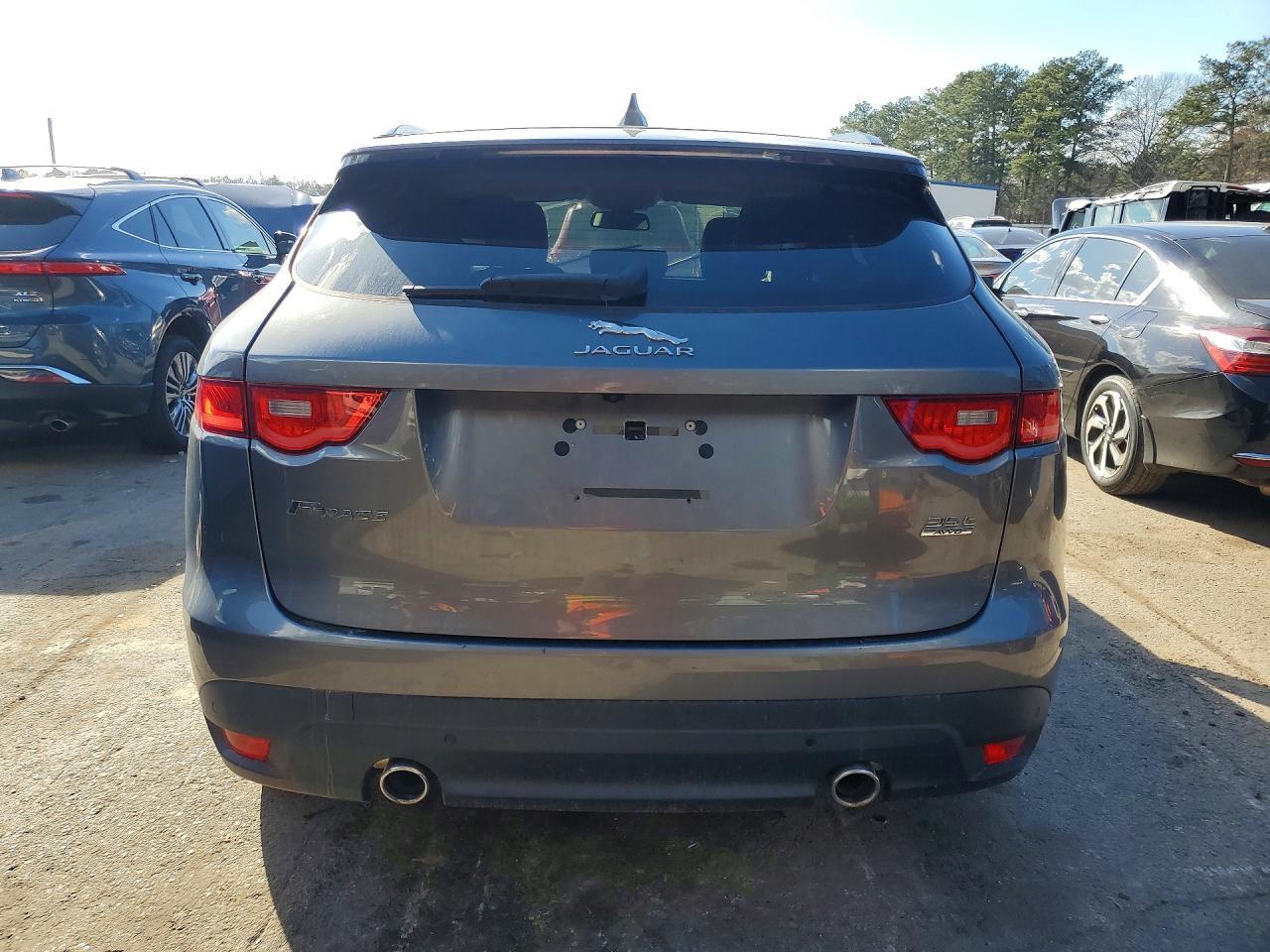 2017 Jaguar F-Pace Prestige - Image 6