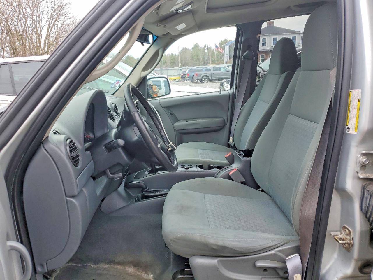2005 Jeep Liberty Sport - Image 7