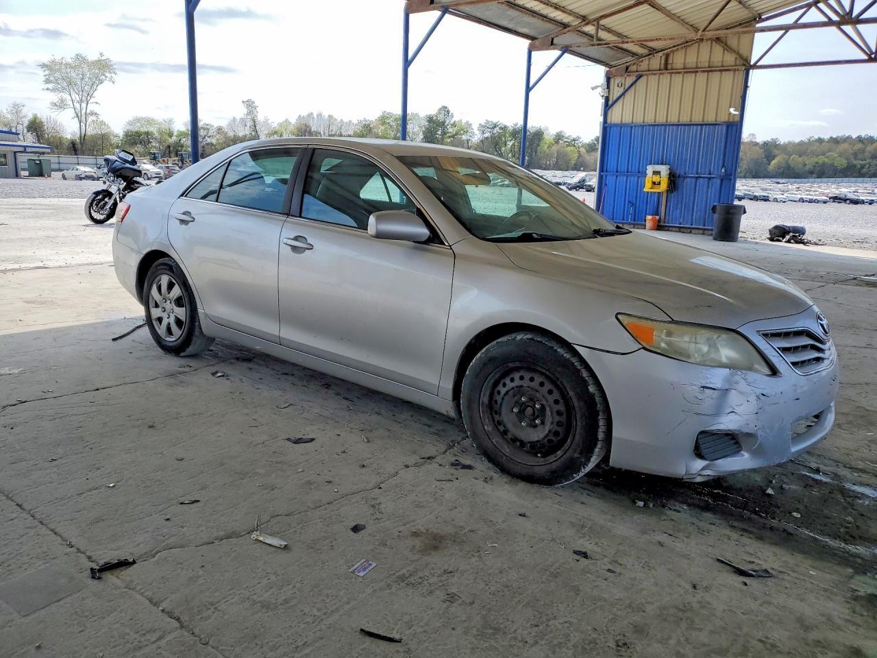 2010 Toyota Camry Le - Image 4