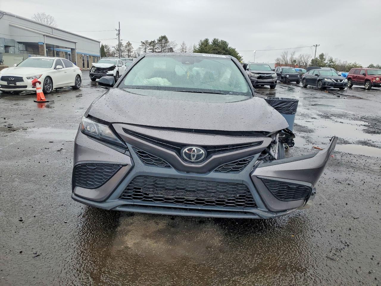 2022 Toyota Camry Se - Image 5