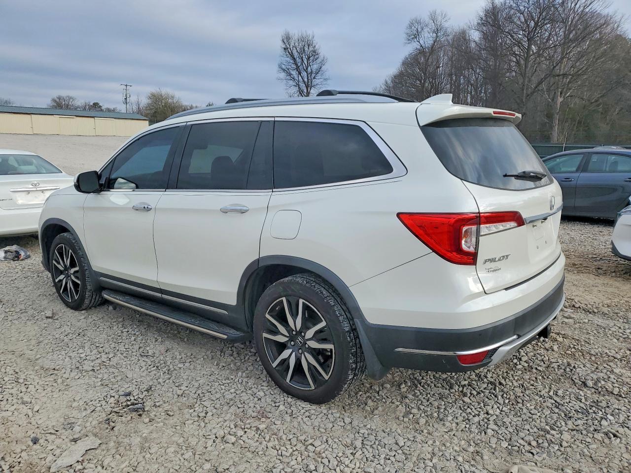 2019 Honda Pilot Elite - Image 2