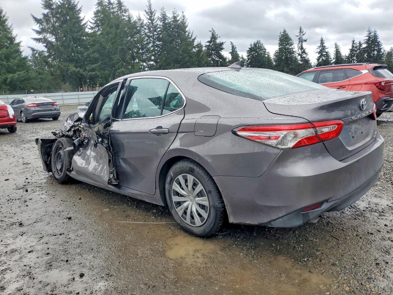 2020 Toyota Camry Hybrid Le - Фото 2
