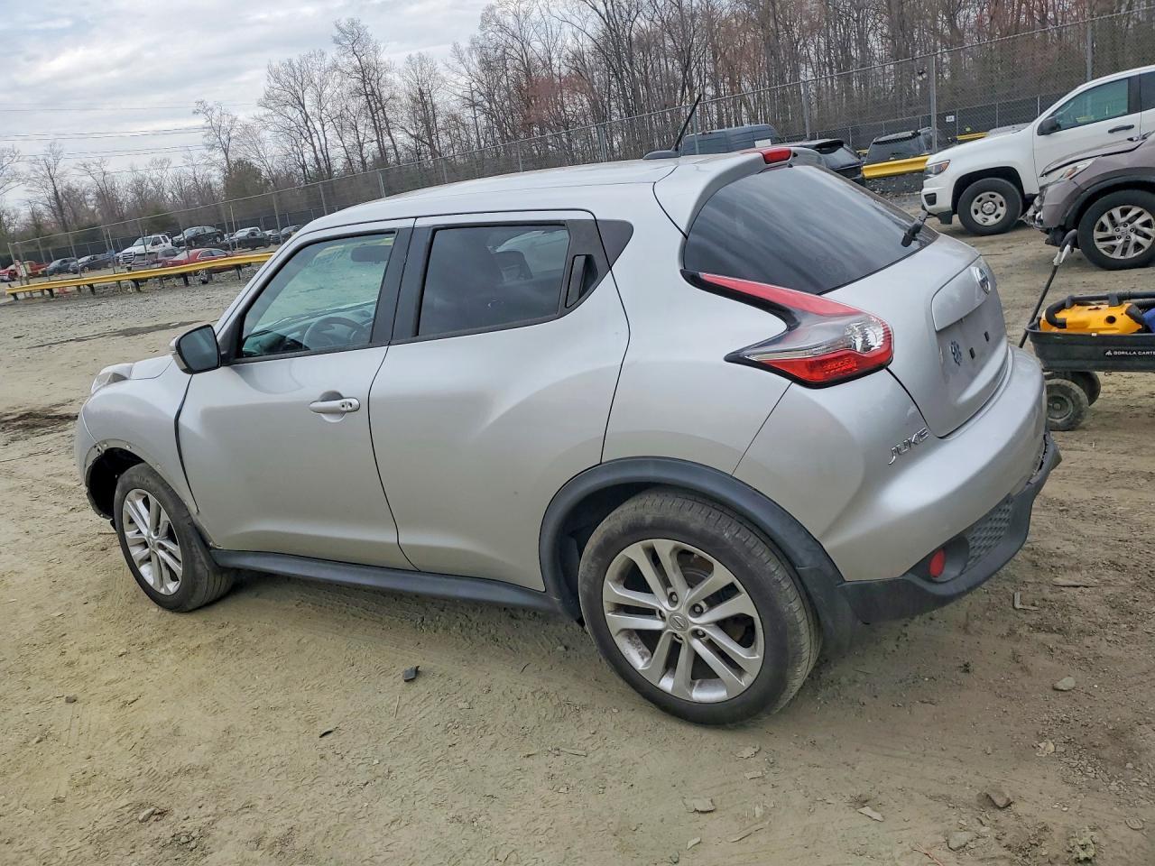 2015 Nissan Juke S - Image 2