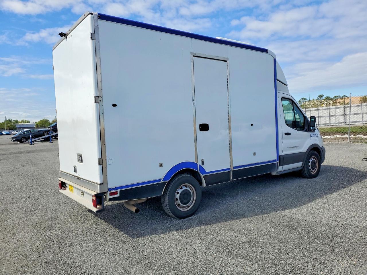 2021 Ford Transit Delivery Truck - Фото 3
