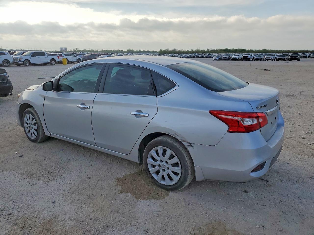 2017 Nissan Sentra S - Фото 2