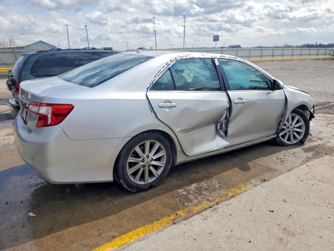 2013 Toyota Camry Xle - Image 3
